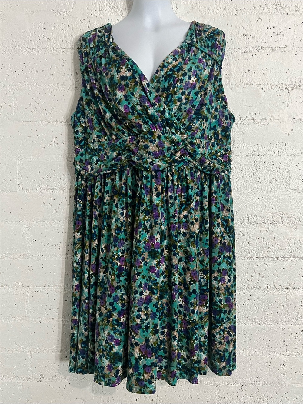 Monroe & Main Plus Dress 24W Green Purple V Neck Sleeveless Zip Back Stretch